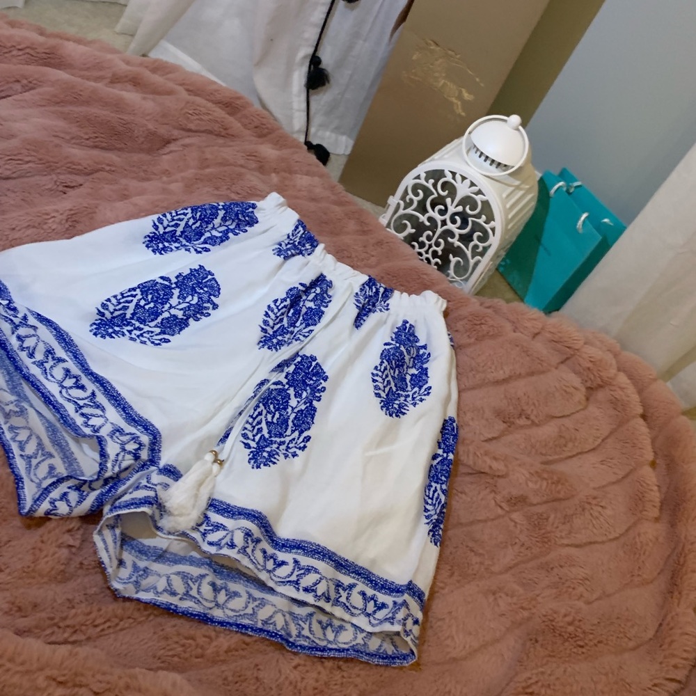 Summer embroidered shorts